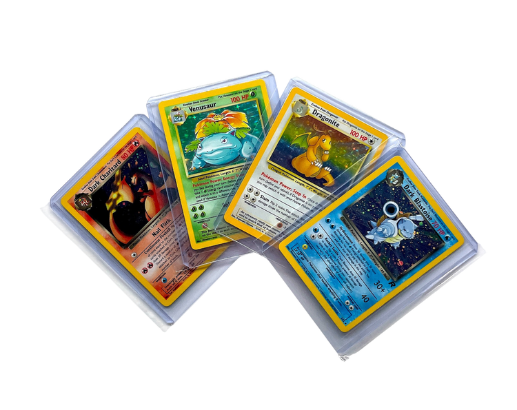 Vintage Pokémon singles med Charizard, Blastoise, Erika’s Venusaur, Rocket’s Mewtwo og Pikachu