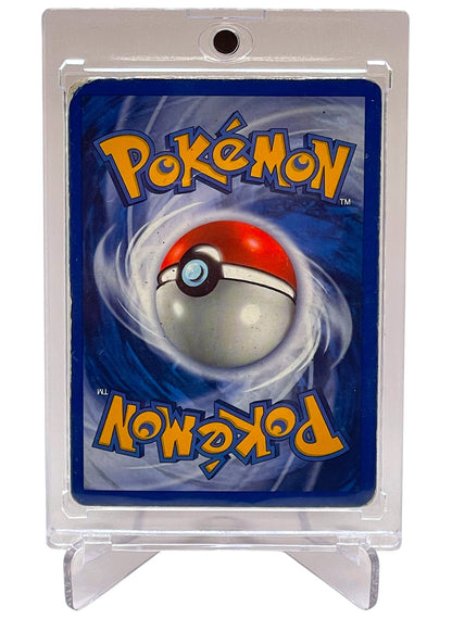 Lugia 9/111 Holo fra Pokémon Neo Genesis – bagside vist i beskyttende kortholder på displayfod