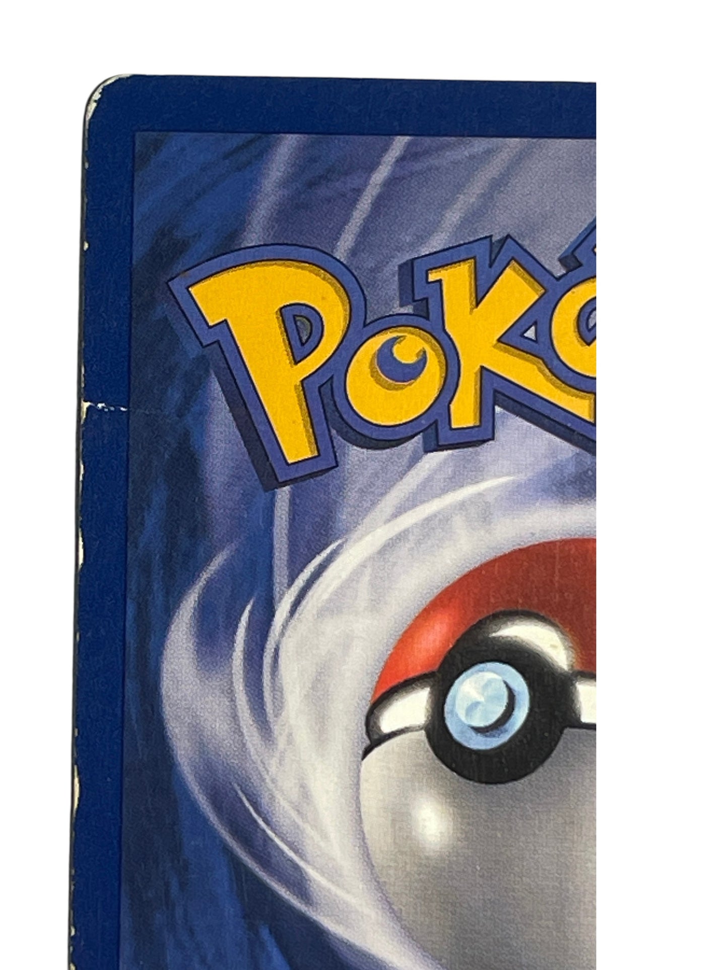 Team Rocket’s Meowth 18 fra Pokémon Wizards Black Star Promos – nærbillede af bagsidens venstre kant og området modsat den lille bøjning